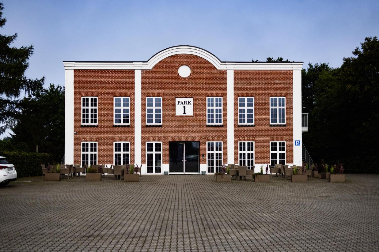Milling Hotel Park 米泽尔法特 外观 照片